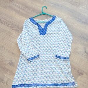 Lightweight long tunic with hand embroidery.